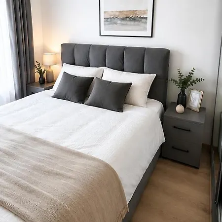 Comfy 1br With Sea View شقة *