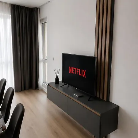 Апартамент Comfy 1br With Sea View