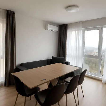 Апартамент Comfy 1br With Sea View *
